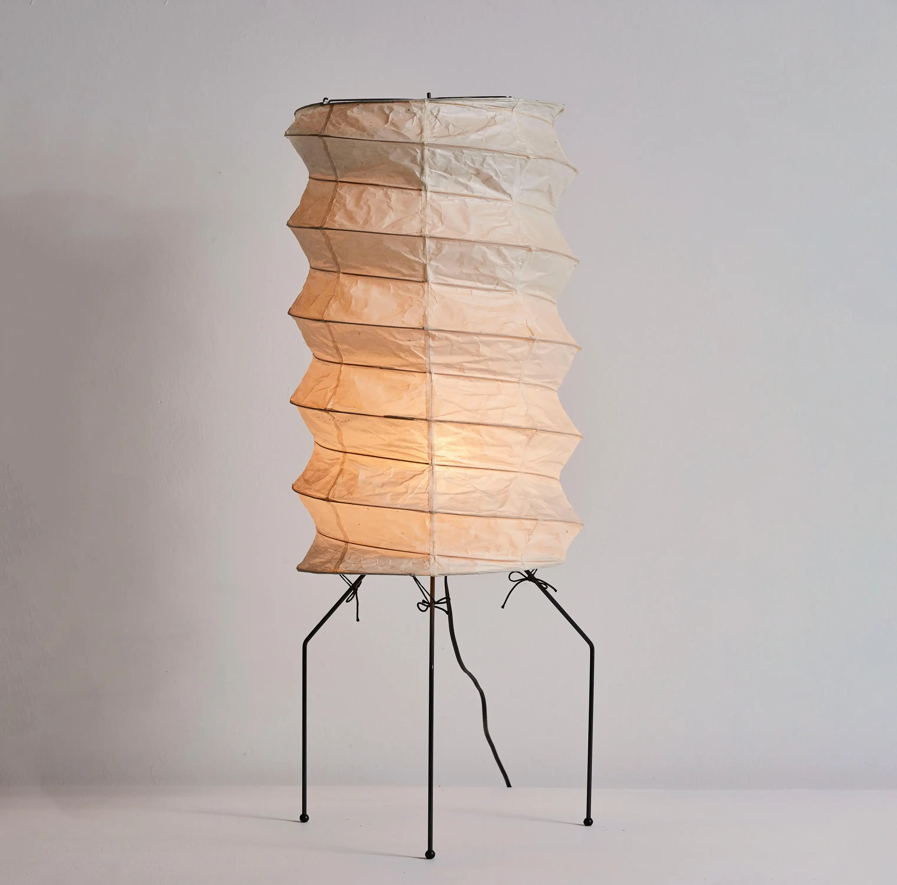 Akari UF2-31N Table Lamp - Image 9