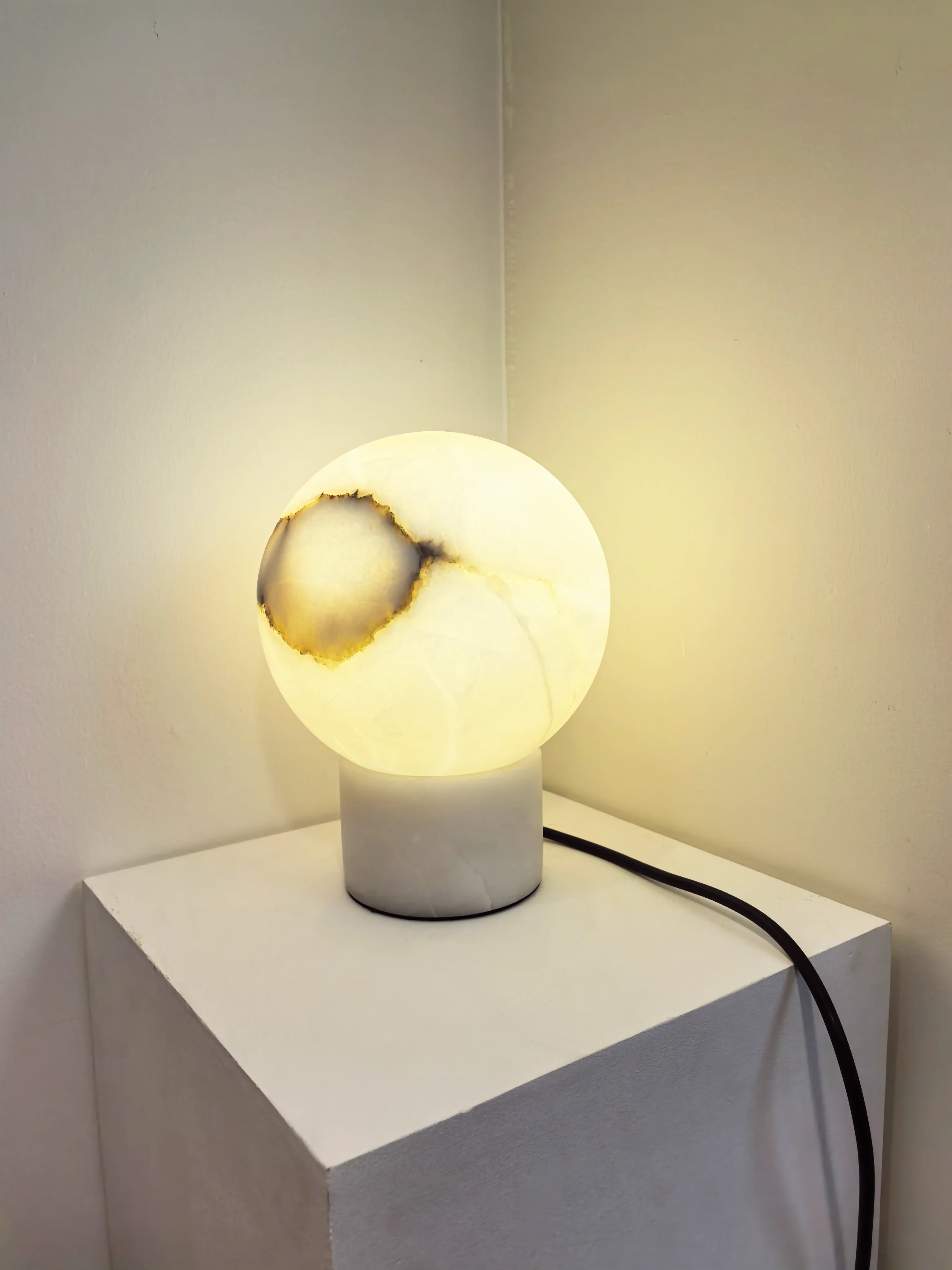 Alabaster Ball Round Table Lamp - Image 14