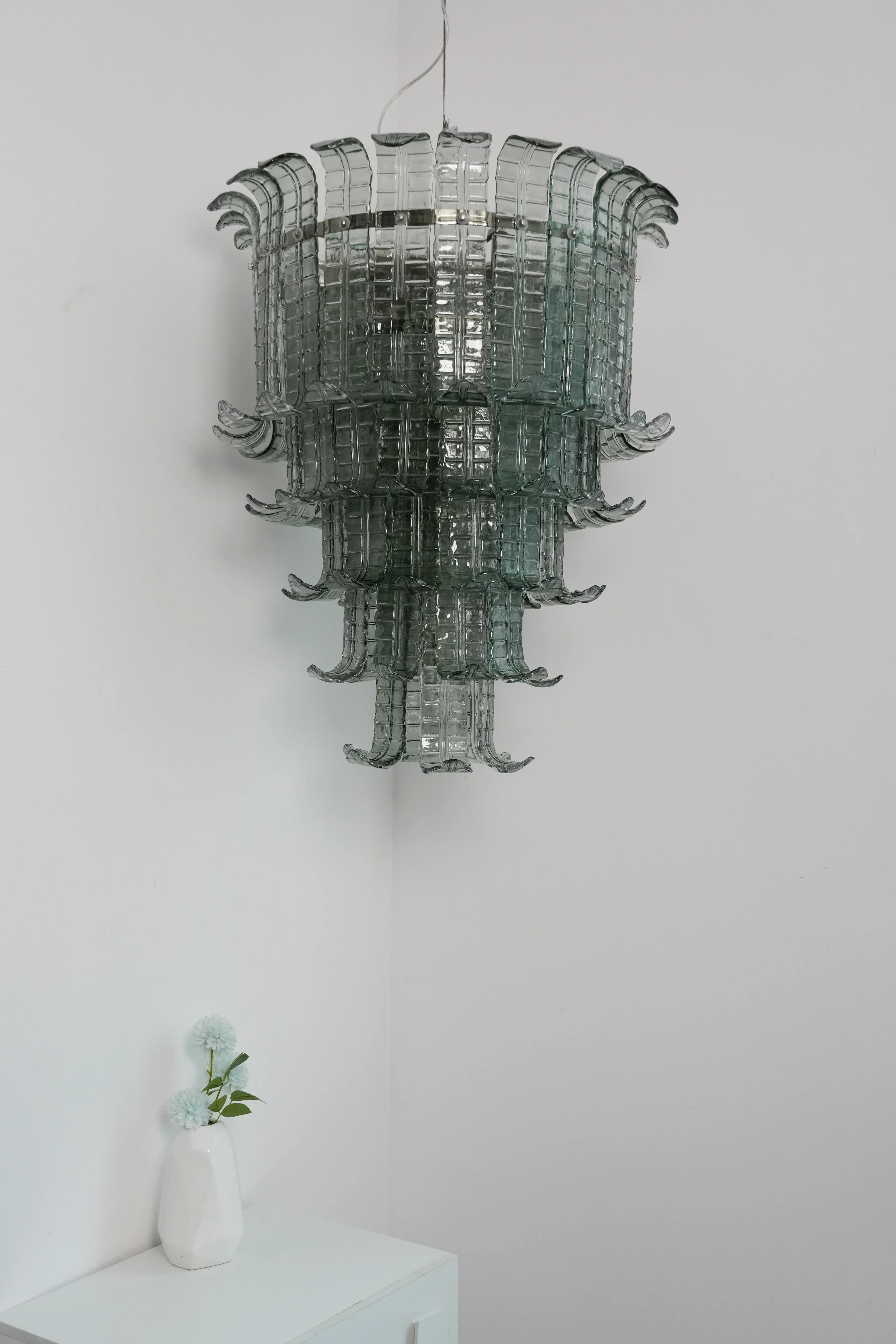 Elegant Leaf-Shaped Murano Glass Chandelier - Image 7