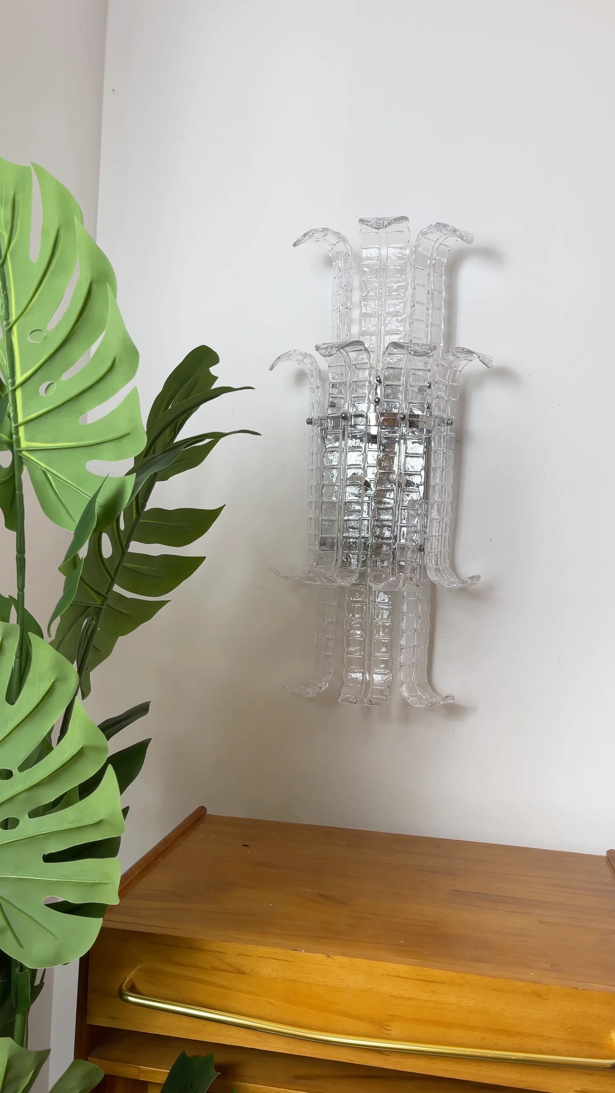 Elegant Murano Leaf Shape Glass Wall Sconce - Image 9