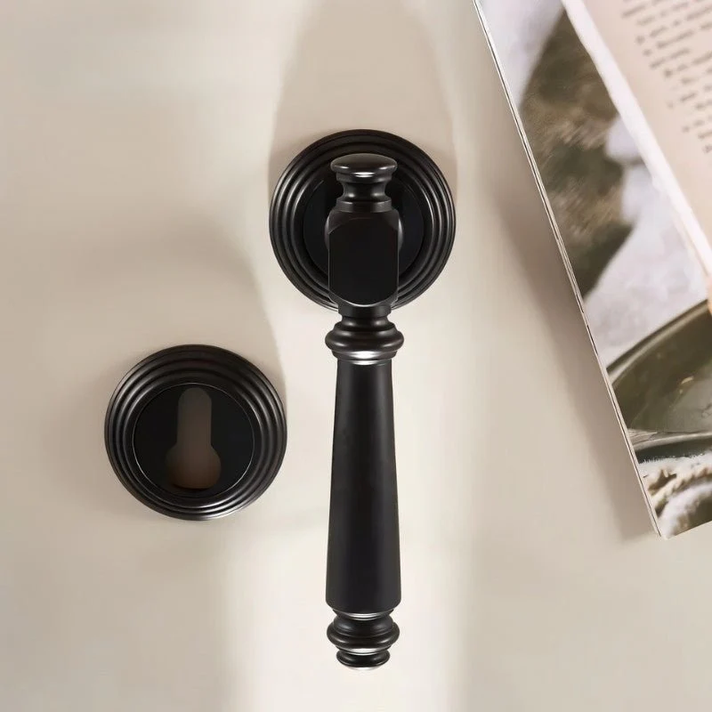 Louter Handle and Lock - Image 4