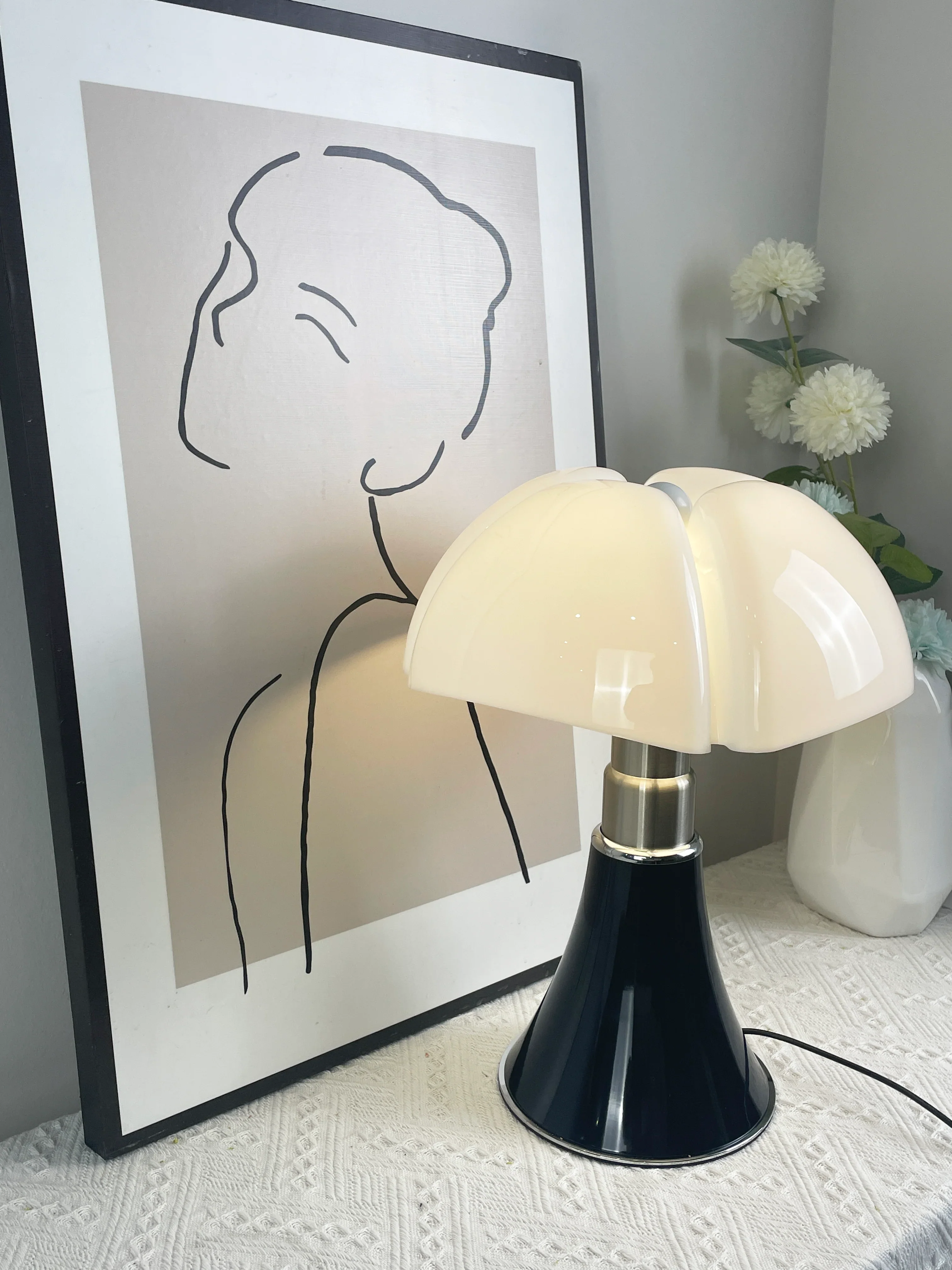 Pipistrello Acrylic Table Lamp - Image 12