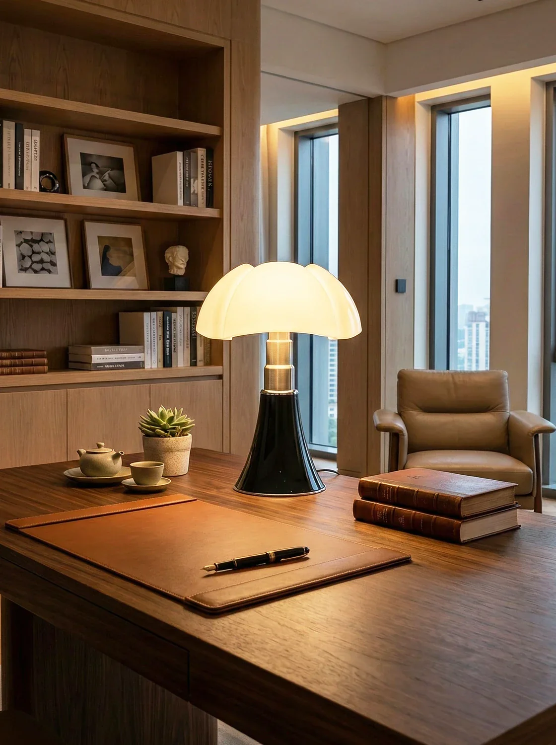 Pipistrello Acrylic Table Lamp - Image 2