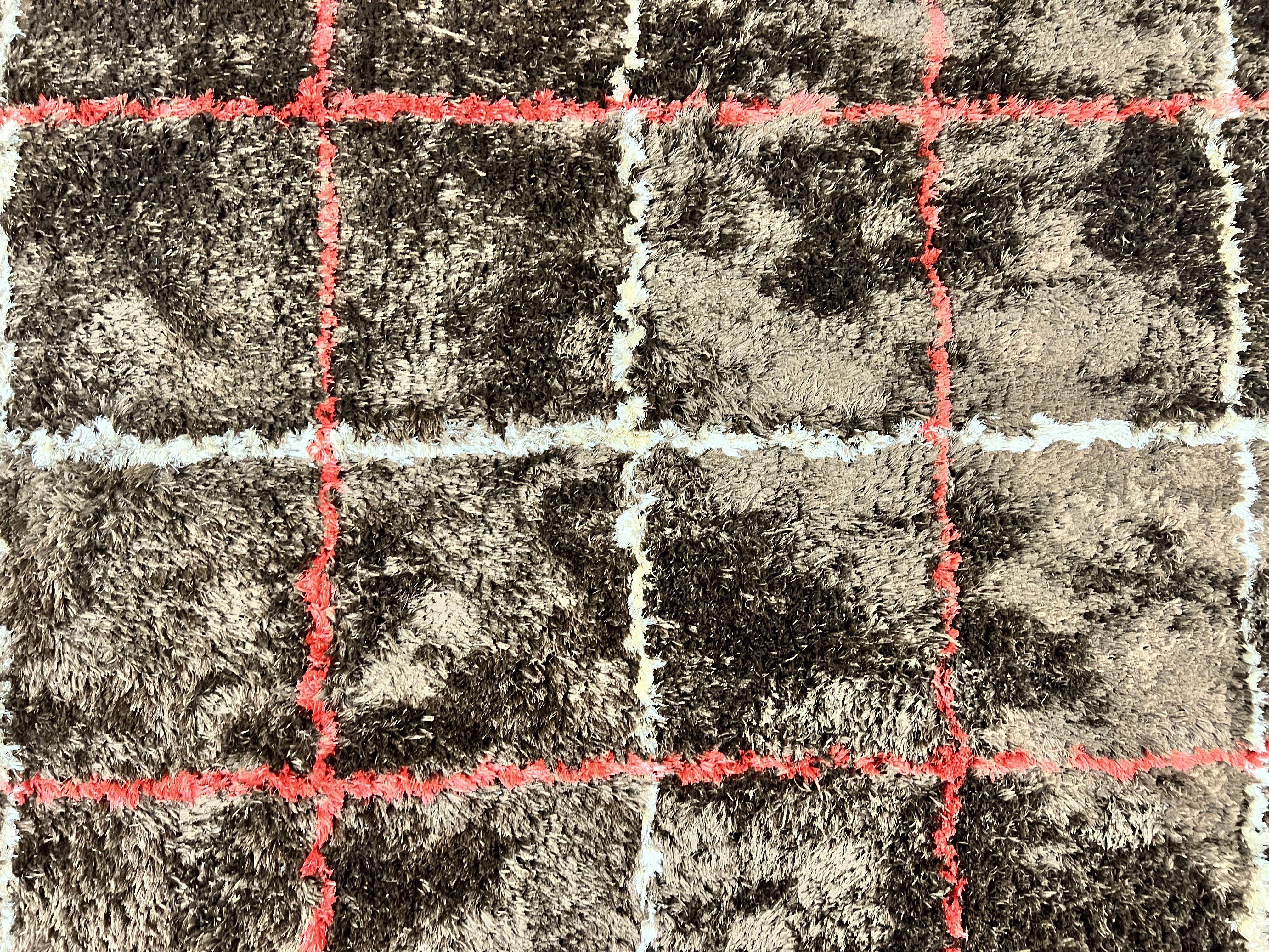 Shag Rug 6x8, Brown, Panel Design - Image 4