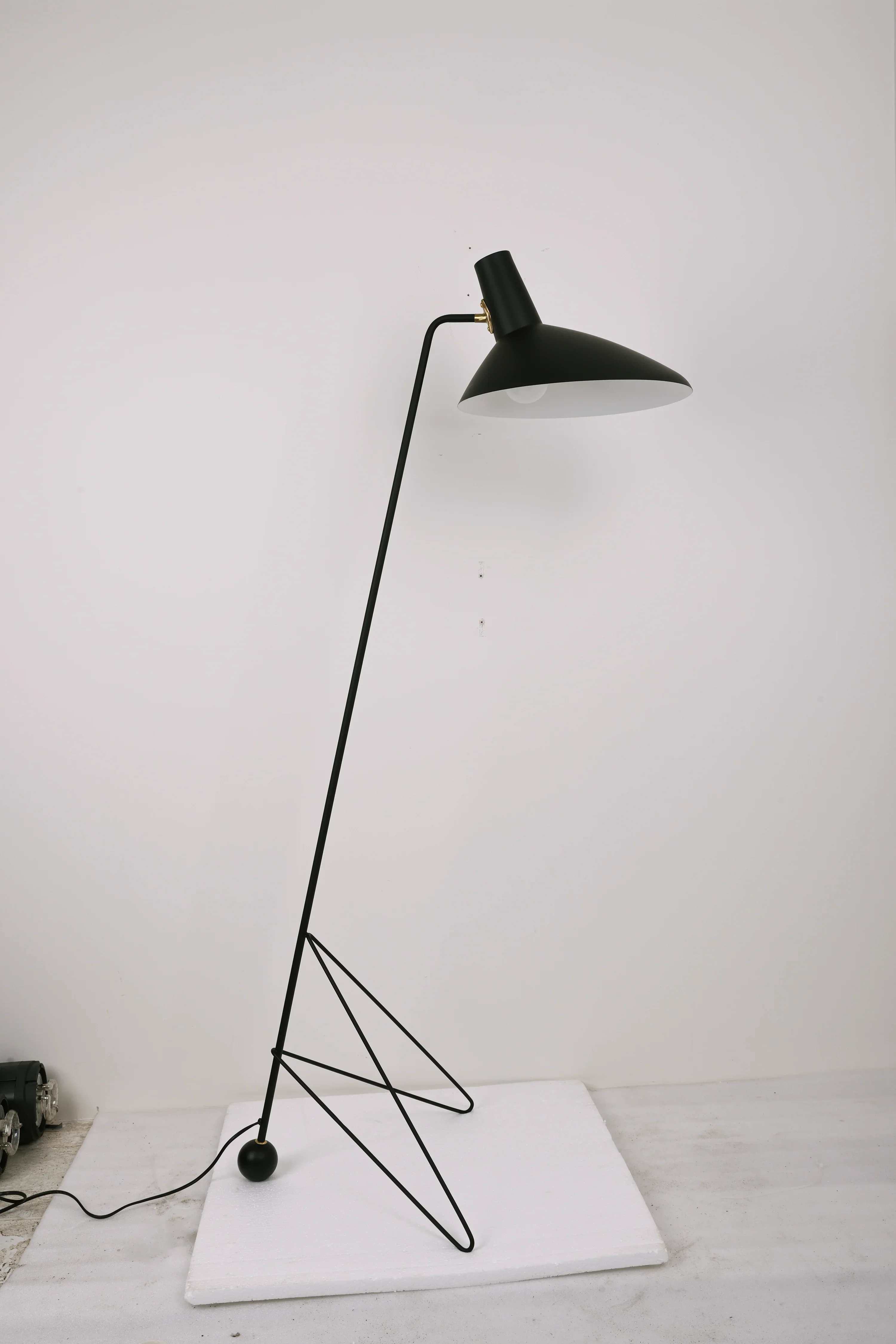 Tripod HM8 Floor Lamp - Image 27
